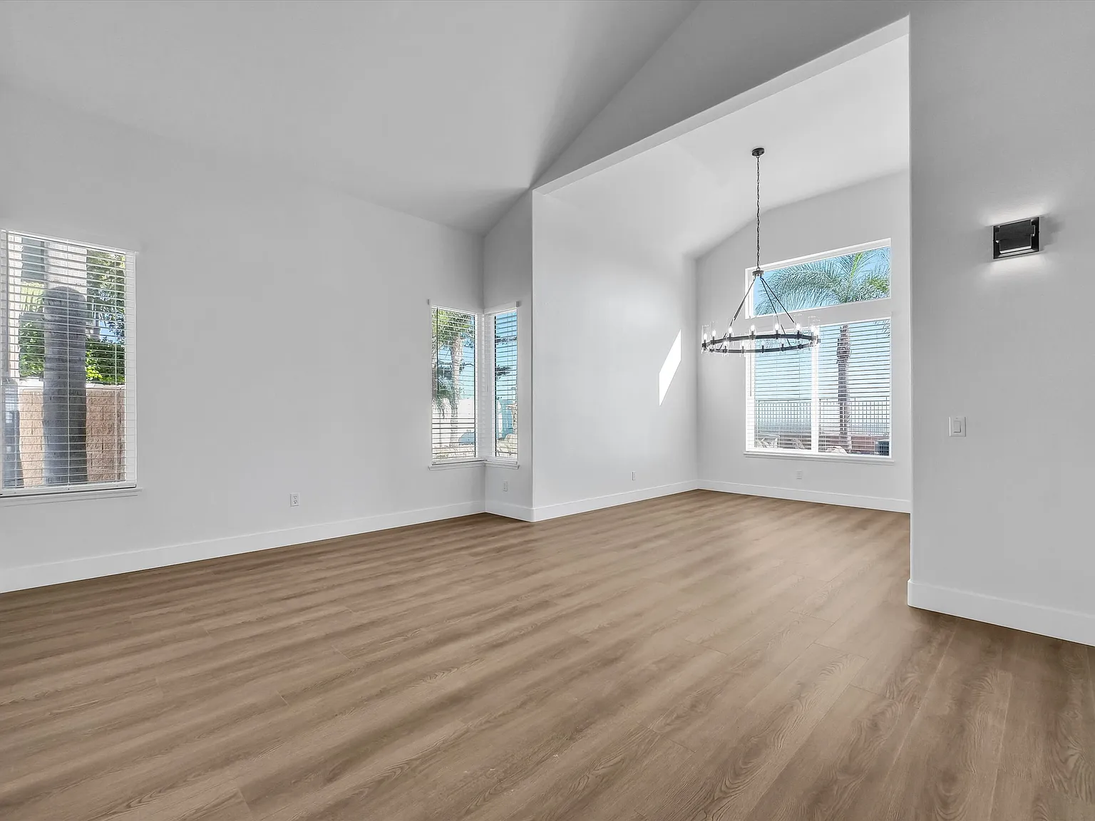 4 bed, 2600 sqft, $5,450 — Photo 4