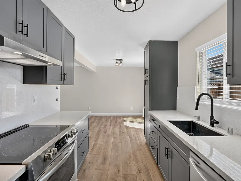 407 Riker St — Photo 8