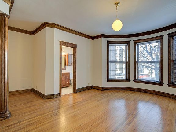 3rd image of 845 W Sheridan Rd APT 3