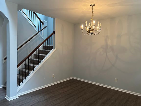 5th image of 3121 Groveshire Dr