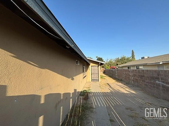 2nd image of 2320 Michael St