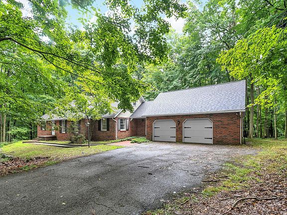 3rd image of 1550 Welsh Hills Rd