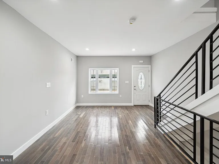 3414 Salmon St — Photo 2