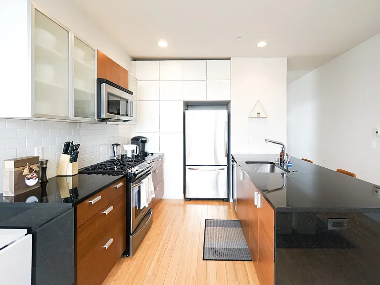 411 Summit Ave E #A — Photo 25