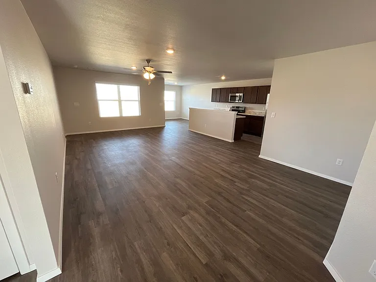 3201 E Jacob Ln — Photo 4