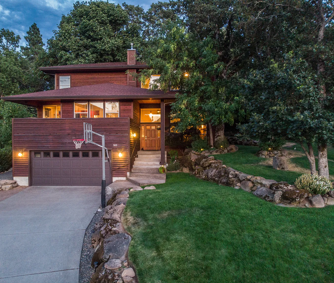 565 Forestview Dr photo 1