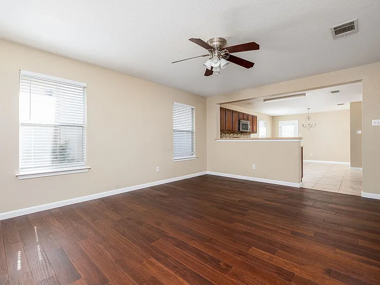190 Quarter Ave — Photo 4