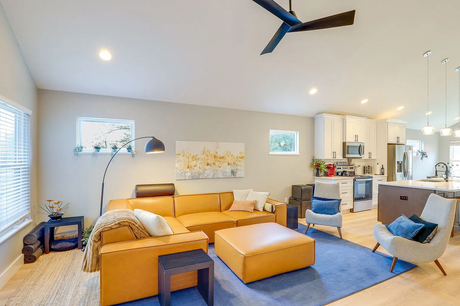 3 bed, 2.0 bath, 1367 sqft, $8,628 — Photo 2