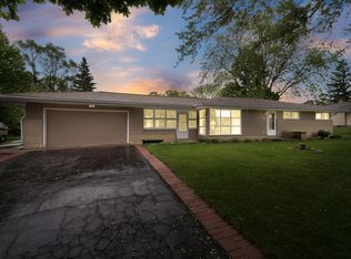 W215N5580 Kenmore Dr, Menomonee Falls, WI 53051