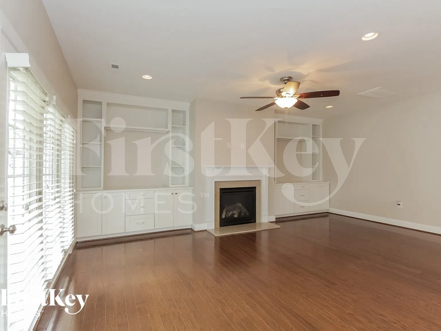 3 bed, 3.0 bath, 3026 sqft, $3,135 — Photo 4