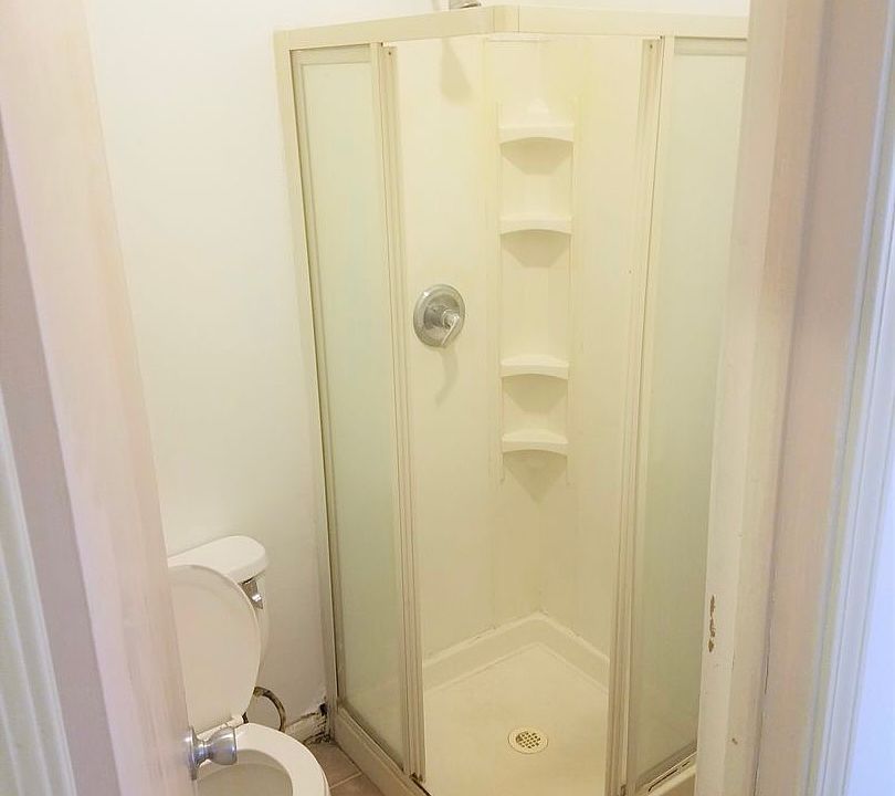 1st image of 1343 Lee St