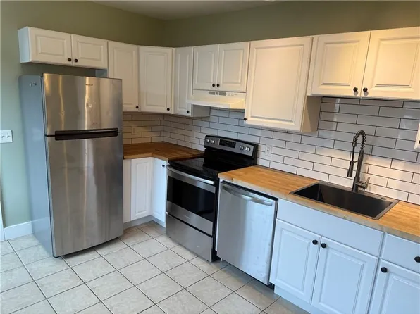 2 Abruzzese Ln, Westerly, RI 02891