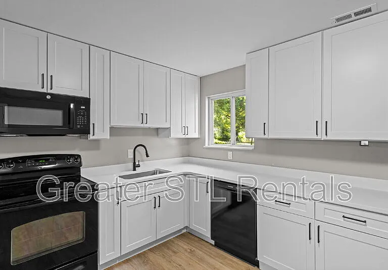 1412 E Pitman Ave — Photo 13