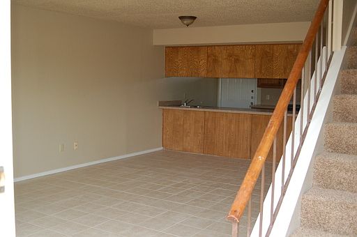 3rd image of 820 Red Bud Dr
