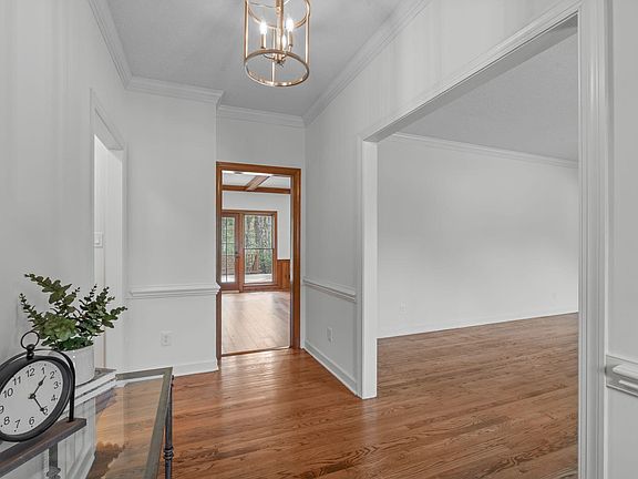 5th image of 100 Planters Wood Ln