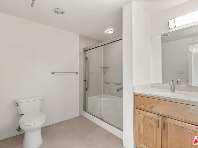 267 S San Pedro St #213 — Photo 28