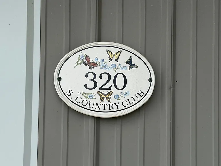 320 S Country Club Rd — Photo 3