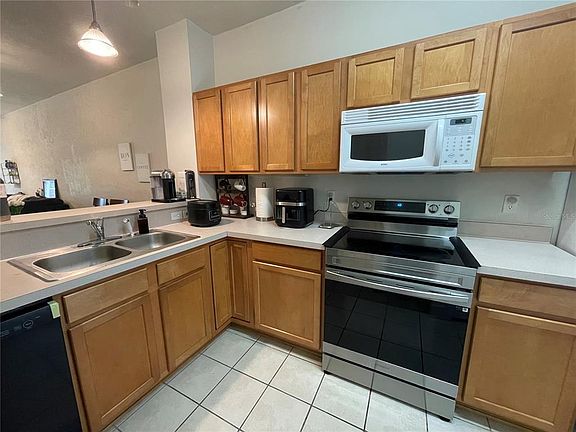 3rd image of 905 NW 21ST AVENUE #905