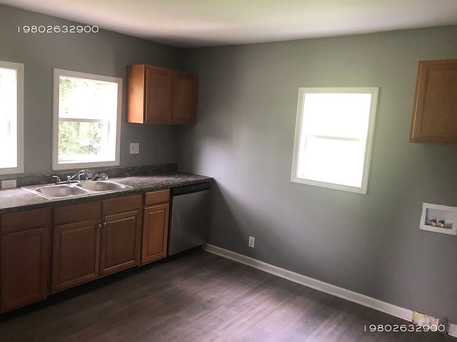 2nd image of 255 Malvern Dr SW