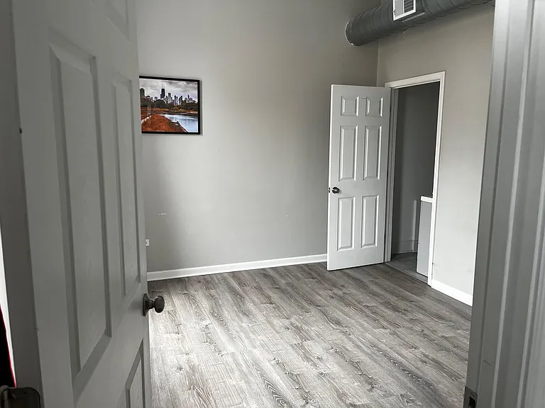 543 N Noble St — Photo 7