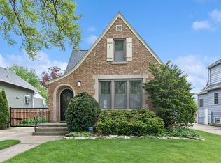 303 N Willow Rd, Elmhurst, IL 60126