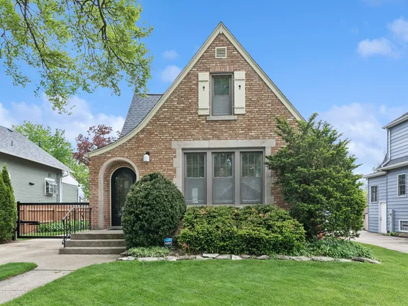 303 N Willow Rd, Elmhurst, IL 60126