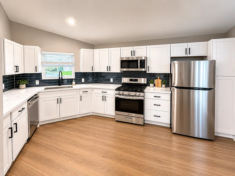 16603 Sentinel Dr — Photo 2