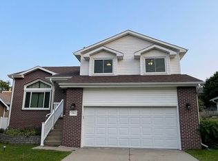7901 Casey Ln, Lincoln, NE 68516