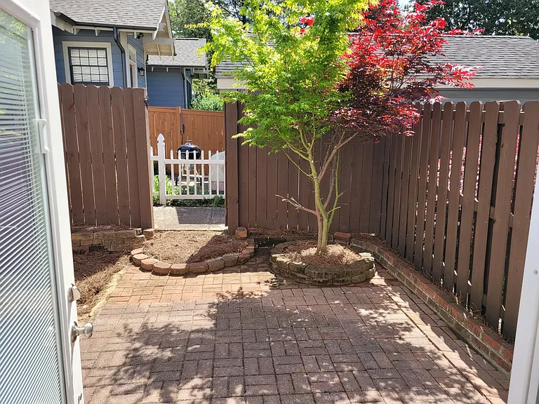 10 Poinsett Ave #D — Photo 8