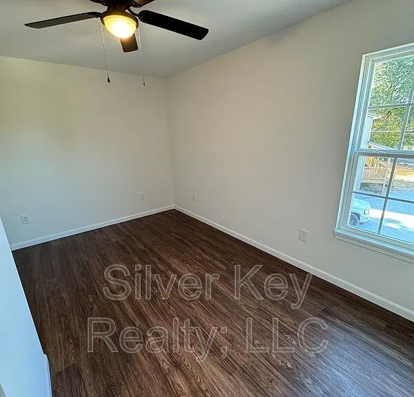 141-155 Oak St #155 — Photo 10