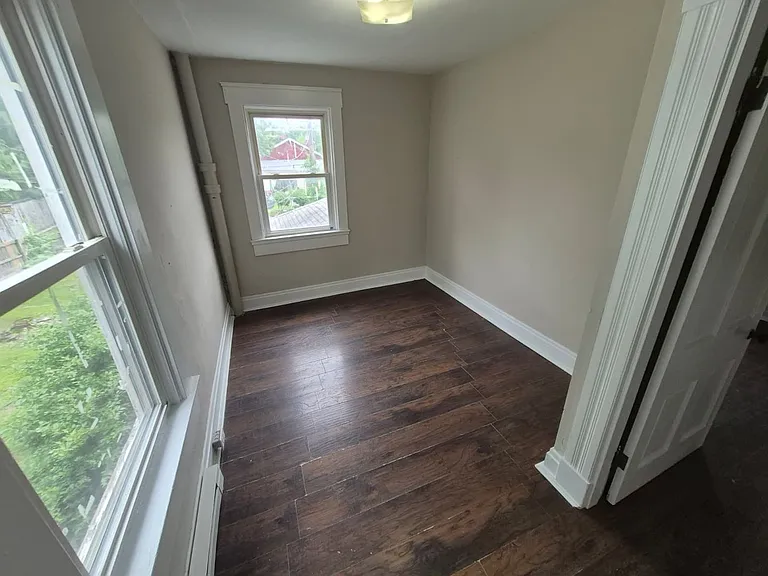 215 Elm St — Photo 9