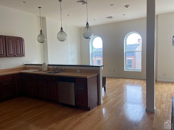 2nd image of 405 Warren St