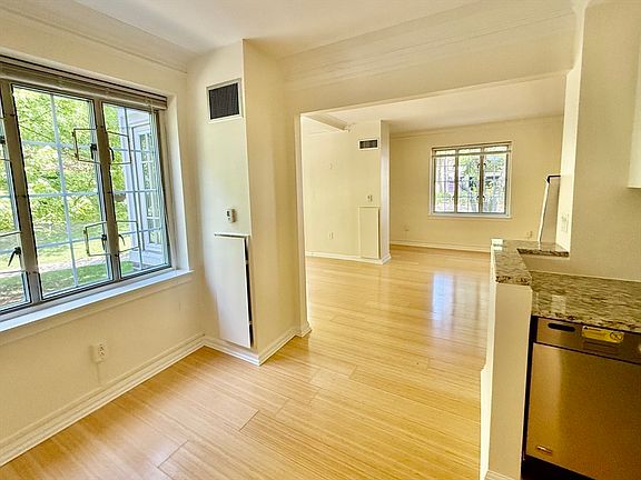 3rd image of 20 Chapel St APT B406