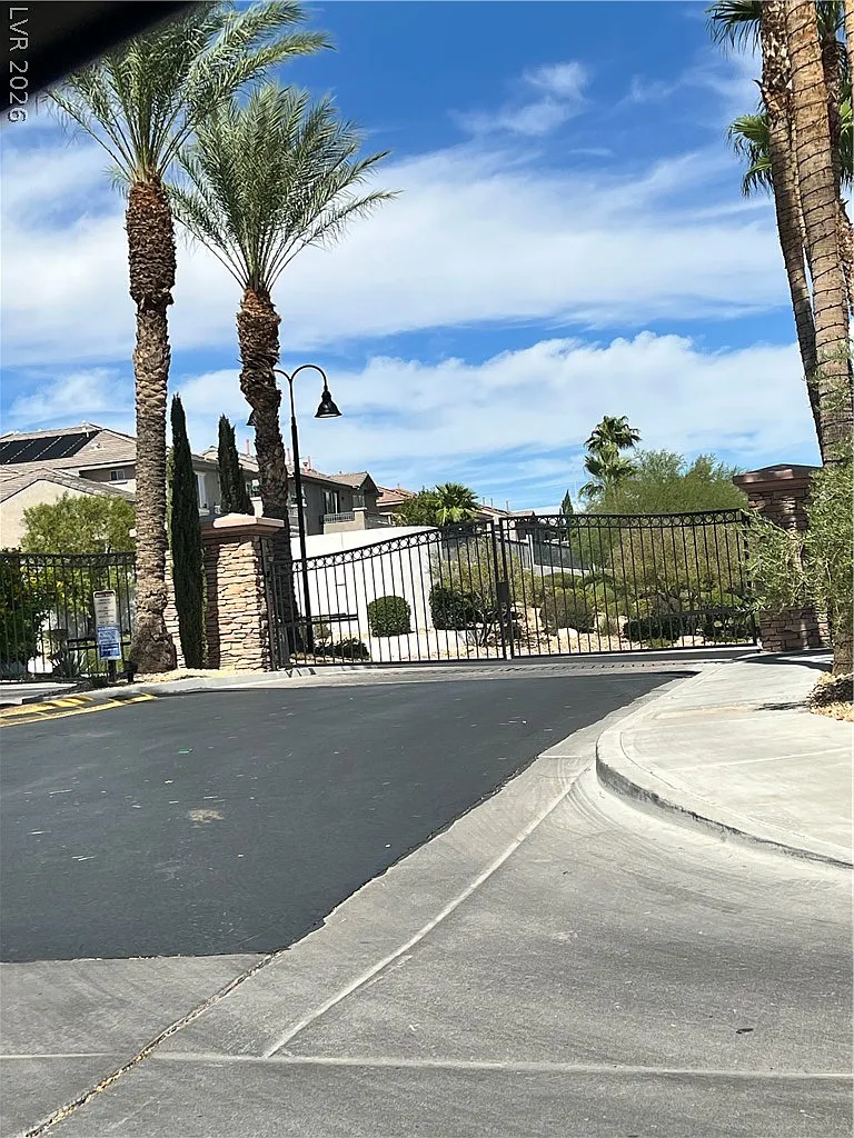 4 bed, 3.0 bath, 3529 sqft, $3,000 — Photo 1