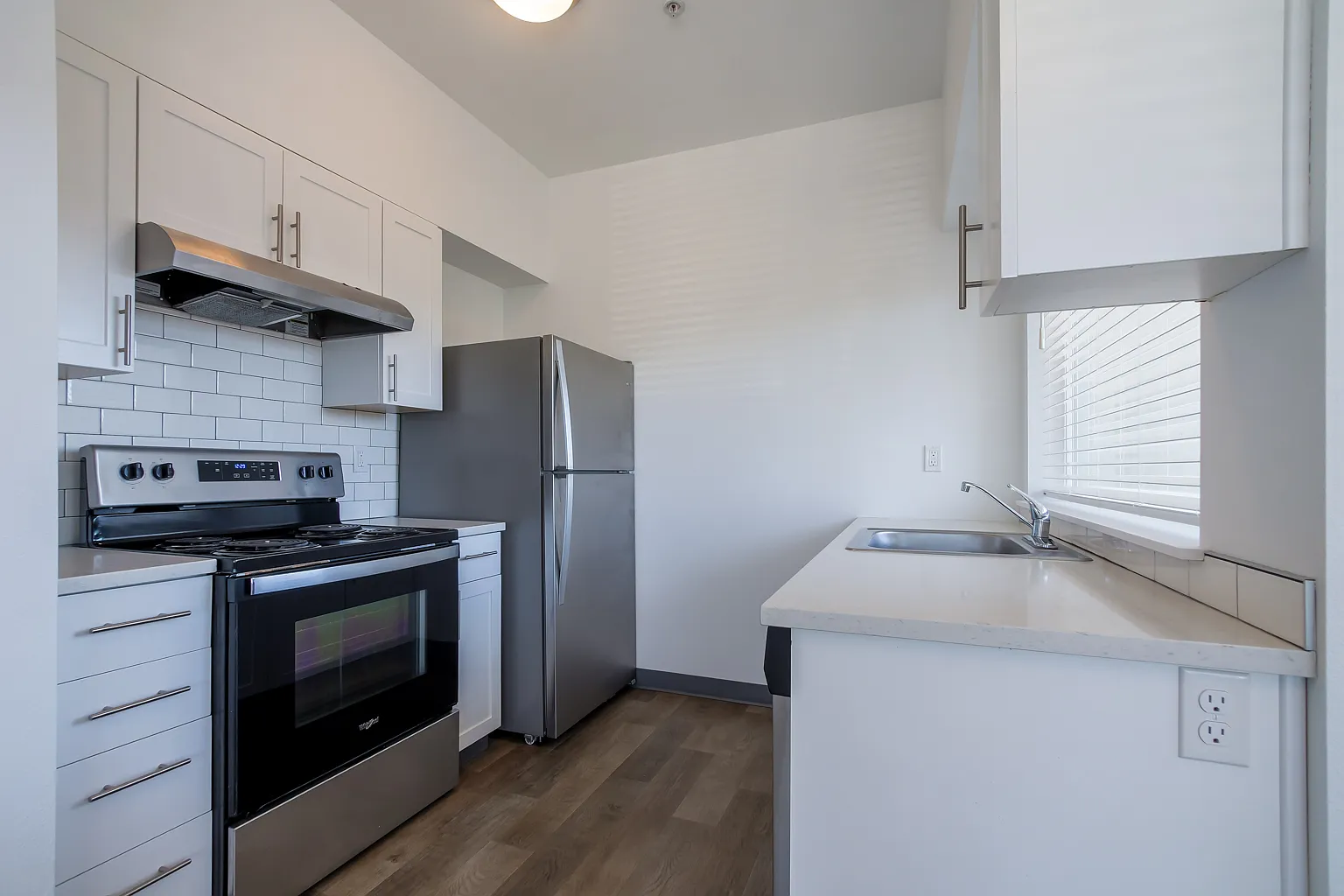 Lombard Apartments — Photo 4