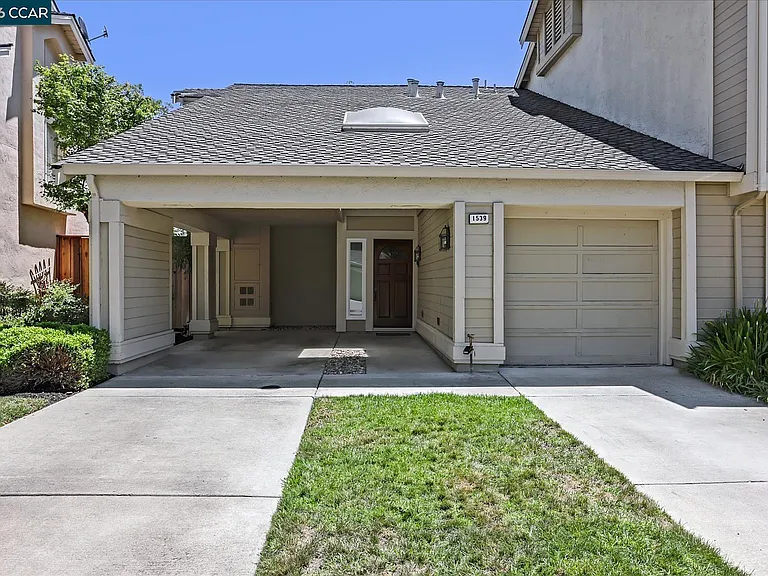 1539 Trimingham Dr — Photo 3