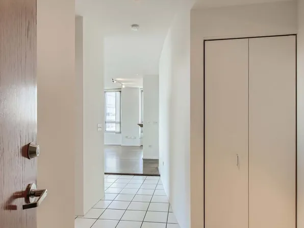 701 S Wells St APT 2104, Chicago, IL 60607