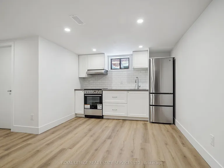 1 Yorkview Dr #B — Photo 2