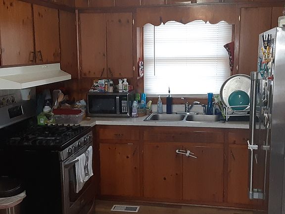 3rd image of 401 Circle Dr