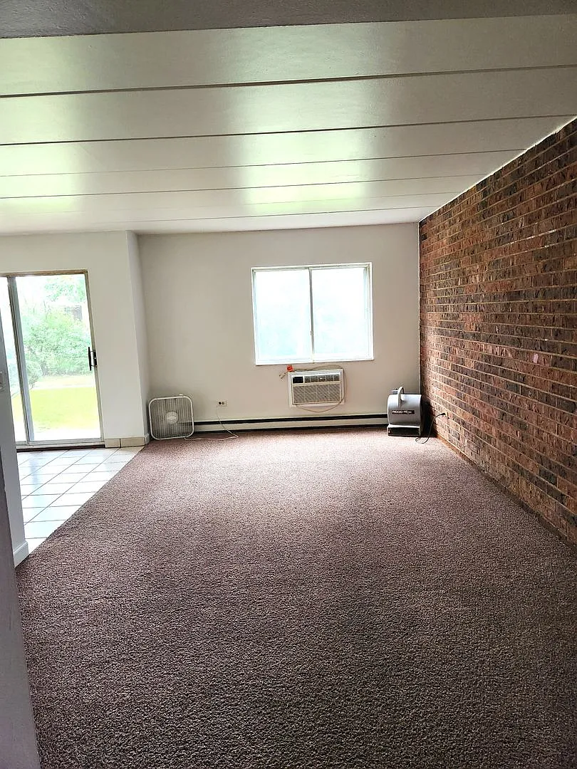JER & Associates 4900-70 — Photo 4