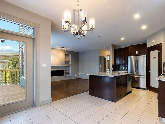 4th image of 885 Windermere Wynd NW