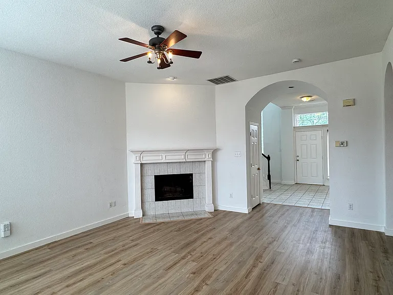 3024 Sawtooth Dr — Photo 3