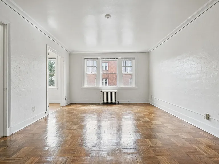 5646 Hobart St #5 — Photo 2