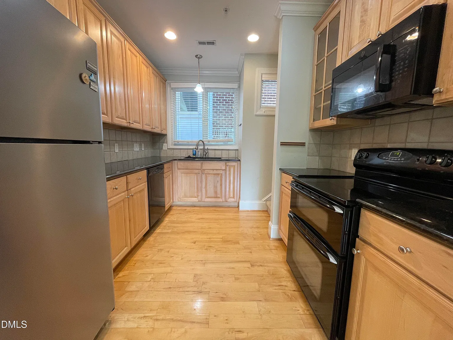 2 bed, 2.0 bath, 1200 sqft, $2,500 — Photo 3