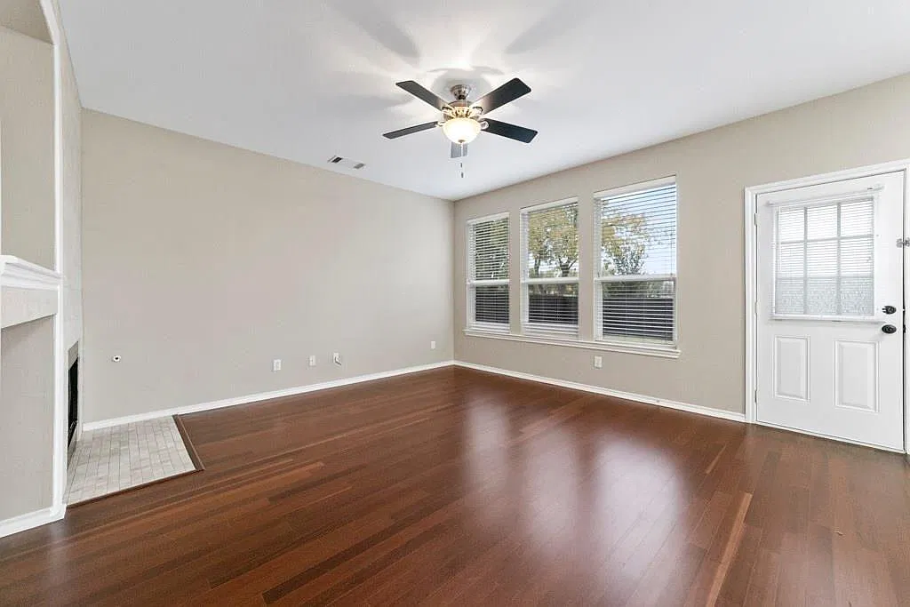 5 bed, 2441 sqft, $2,800 — Photo 3
