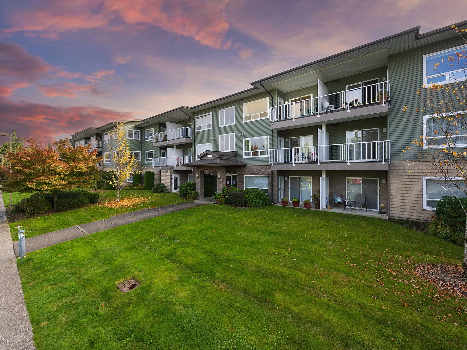1 bed, 820 sqft, $2,400 — Photo 1