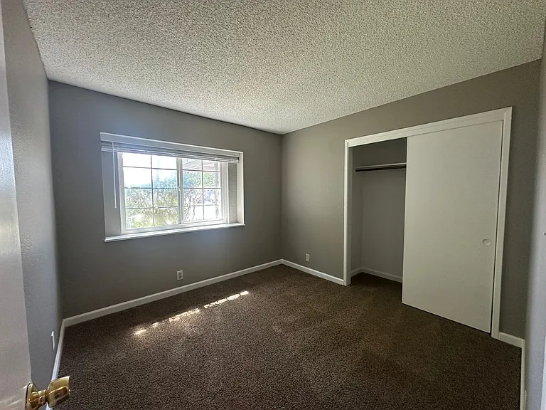 1175 E Edison St — Photo 18