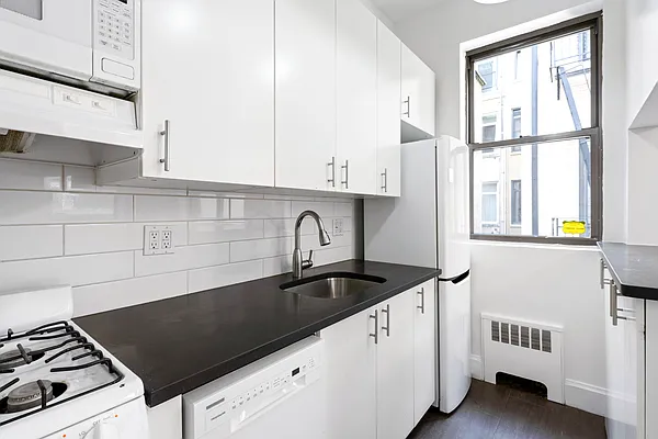 Rented by Sotheby's International Realty | media 13