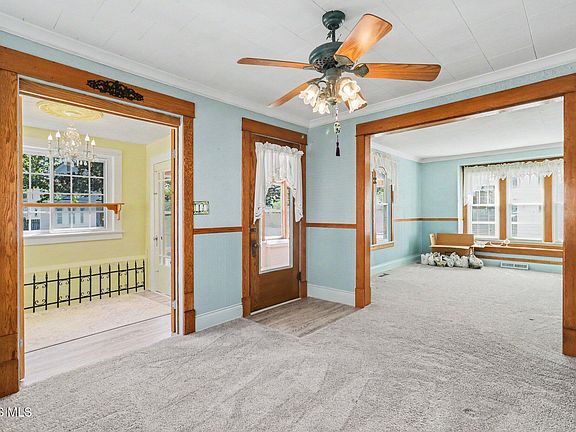 3rd image of 810 Main St