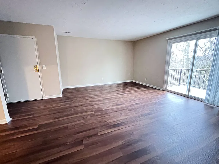 Crown Crossing Apartments — Photo 79